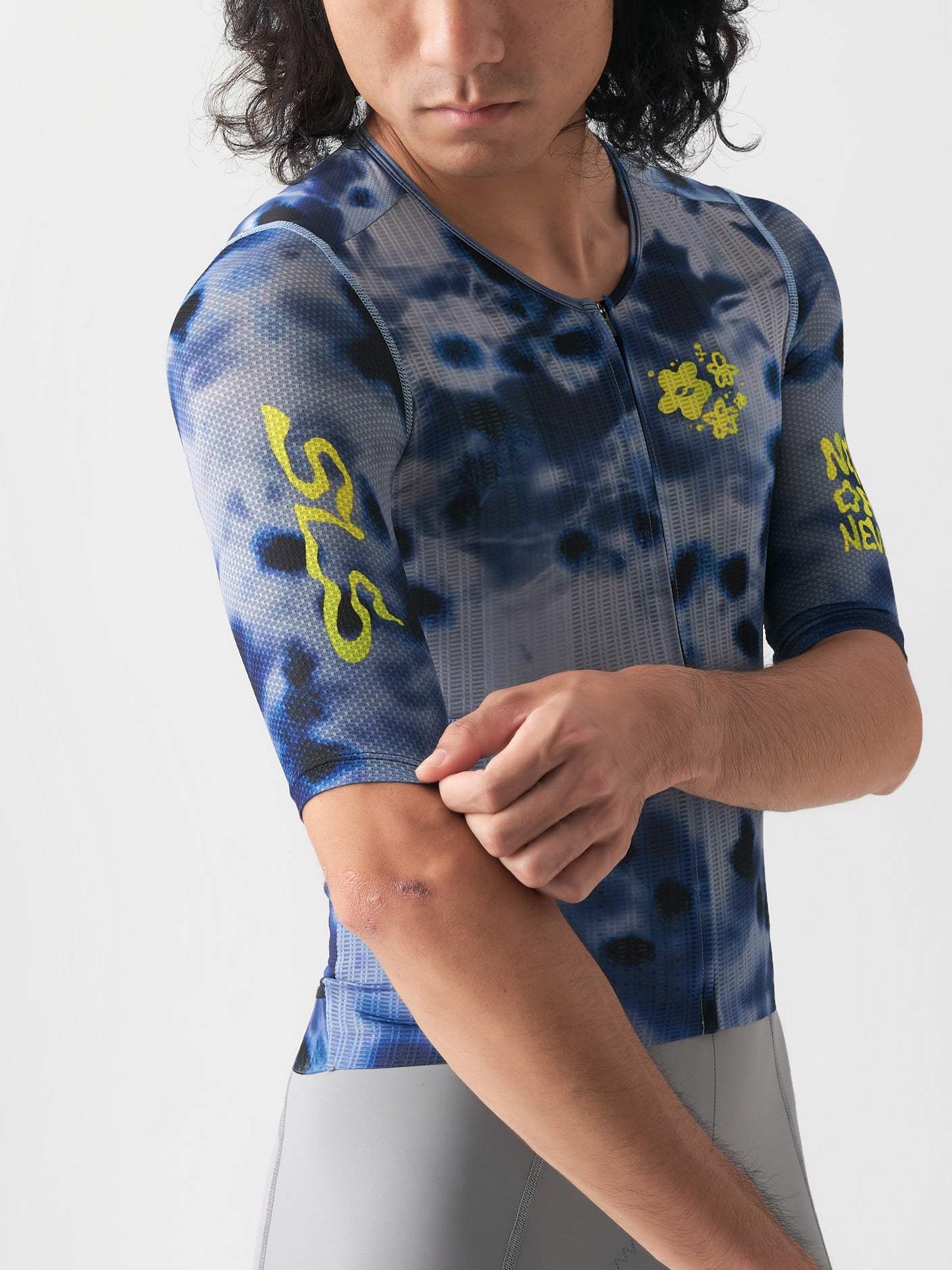 Men’s Prime SL Short Sleeve Jersey in Shadow Grey — sleeve and fit detail