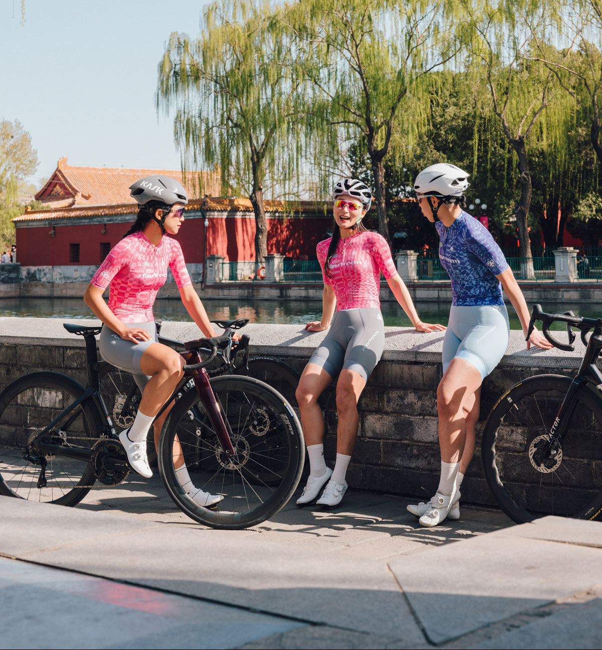 Slipstream Sports サイクリングジャージとショーツセット Slipstream Cycling Apparel